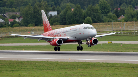 Sukhoi SuperJet 100 аэропорт Шереметьево