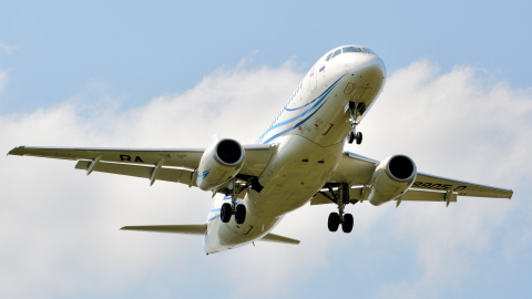 Sukhoi SuperJet 100 аэропорт Внуково