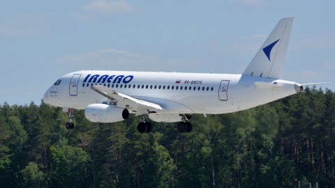 Sukhoi SuperJet 100 аэропорт Внуково