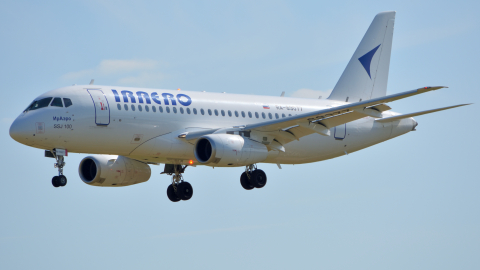 Sukhoi SuperJet 100 аэропорт Внуково