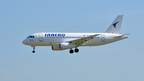 Sukhoi SuperJet 100 аэропорт Внуково