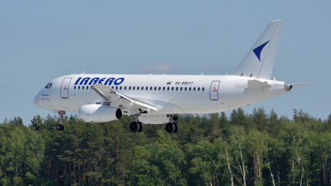 Sukhoi SuperJet 100 аэропорт Внуково